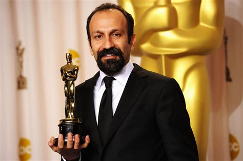 The Oscars 2017: Den iraniska regissören Asghar Farhadi tar emot statyetten för Bästa främmande film trots USA-boykott.